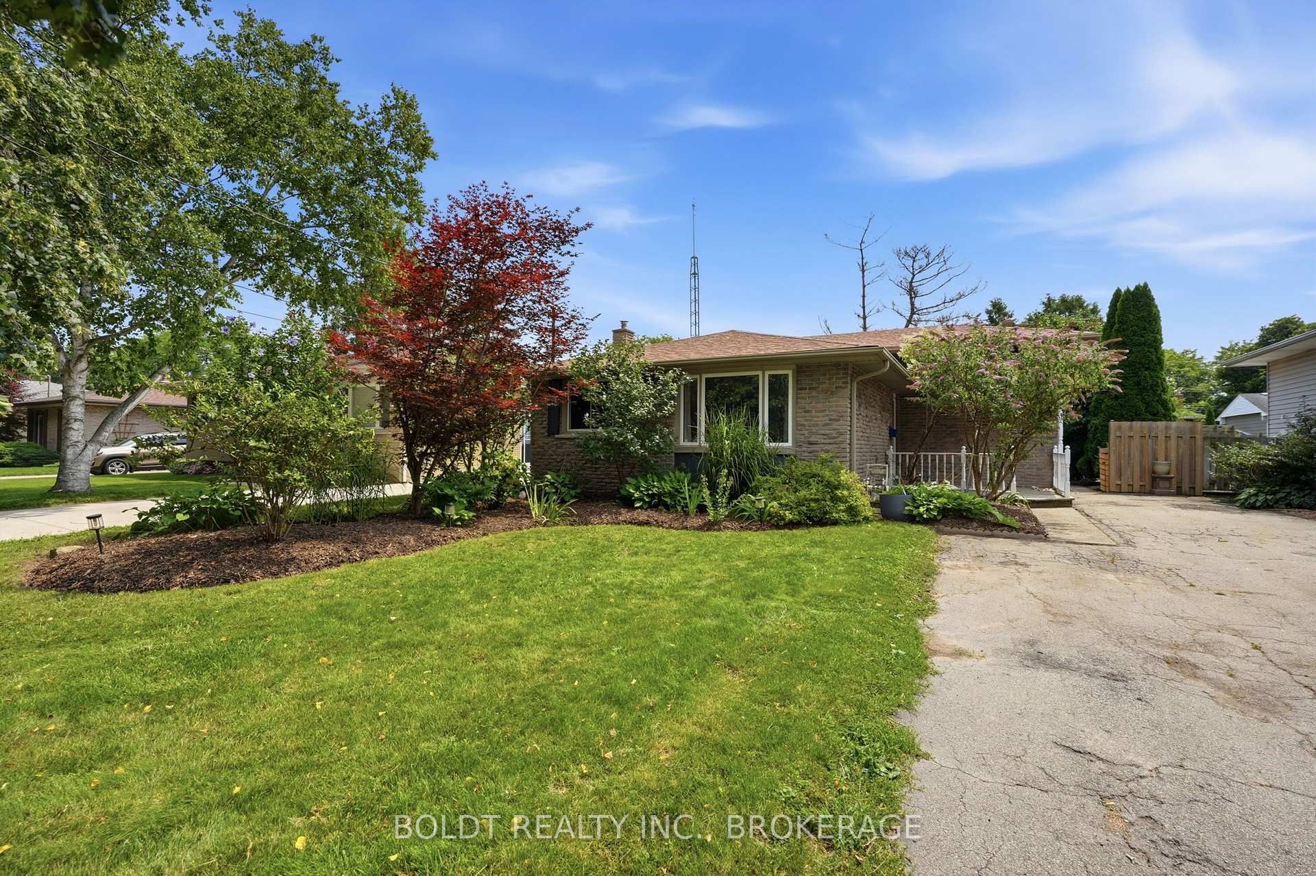 Photo 3 of 11 Abraham Drive, St. Catharines, Lakeshore — HOMEH