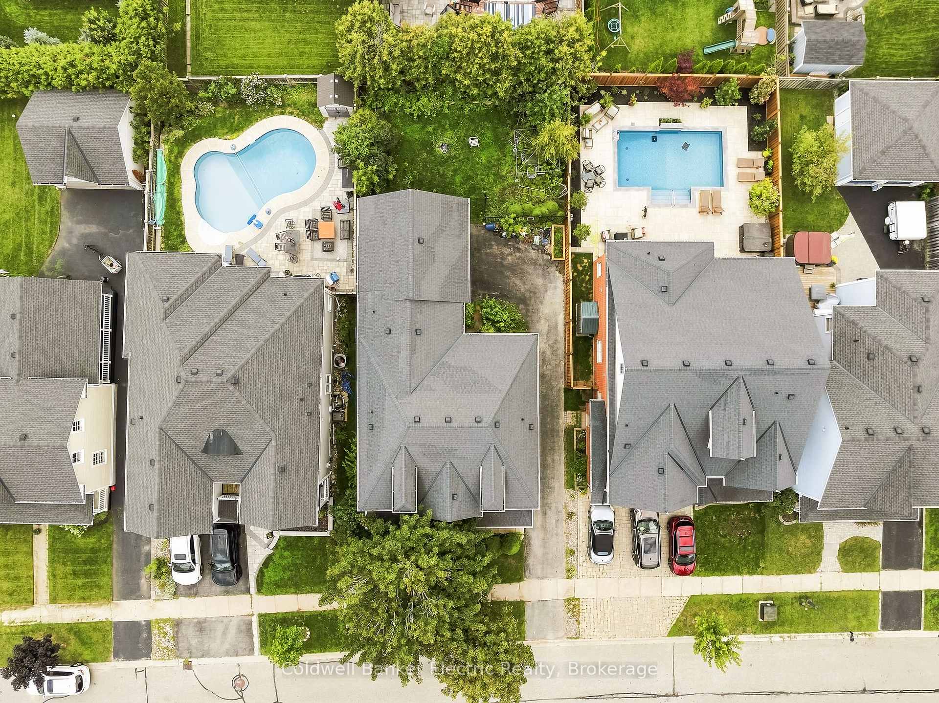 Photo 4 of 69 Downey Drive, Whitby, Brooklin — HOMEH