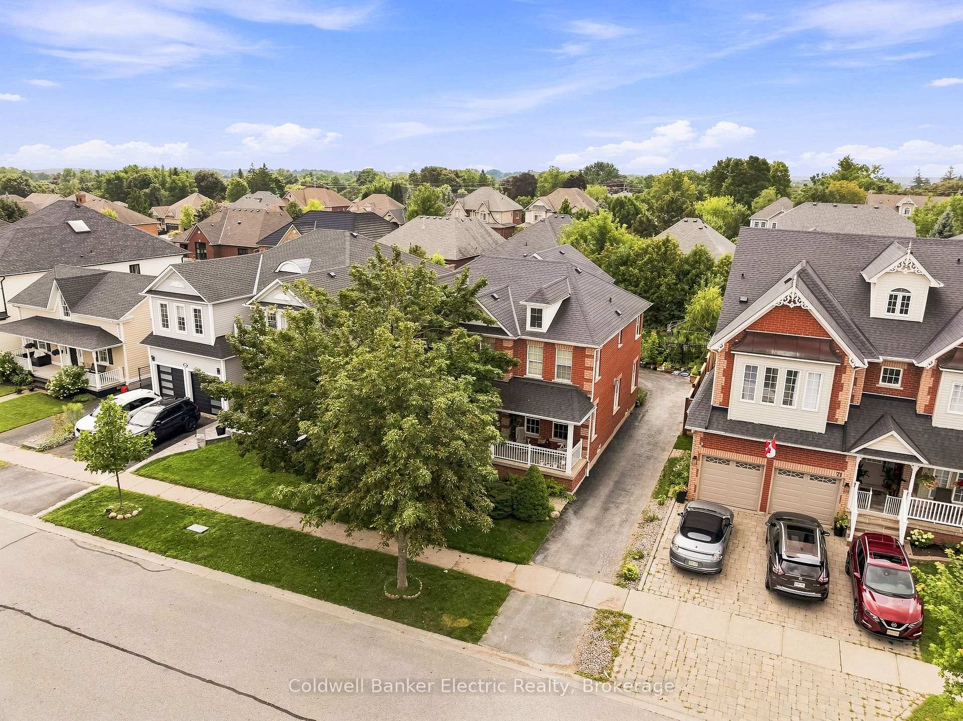 Photo 5 of 69 Downey Drive, Whitby, Brooklin — HOMEH