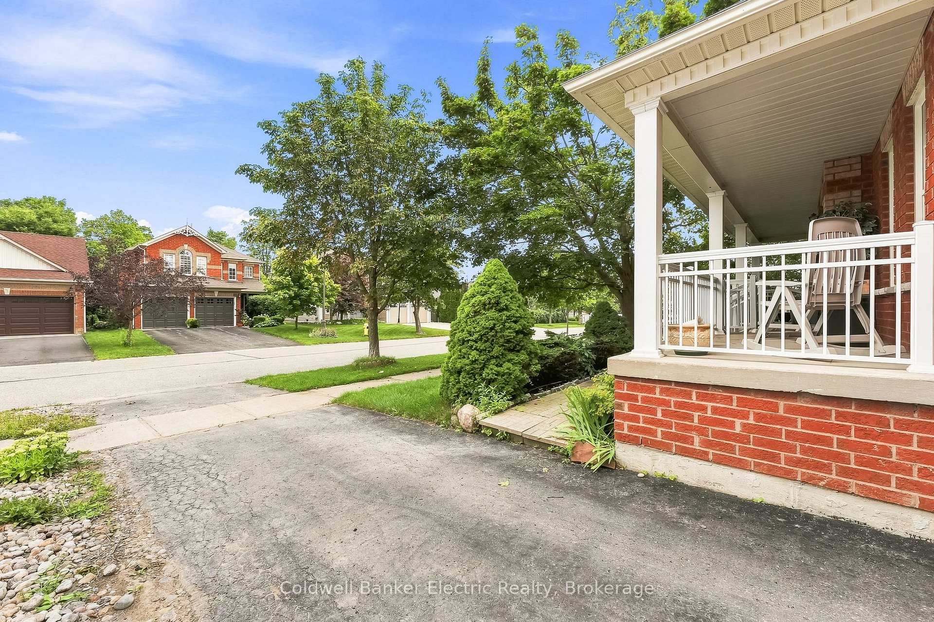 Photo 6 of 69 Downey Drive, Whitby, Brooklin — HOMEH