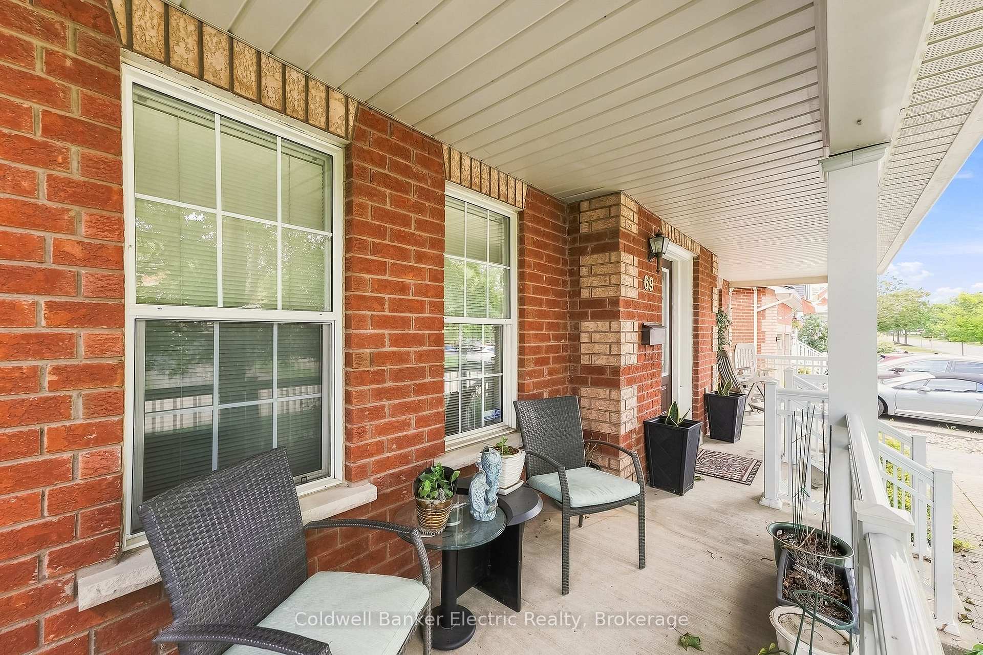 Photo 8 of 69 Downey Drive, Whitby, Brooklin — HOMEH