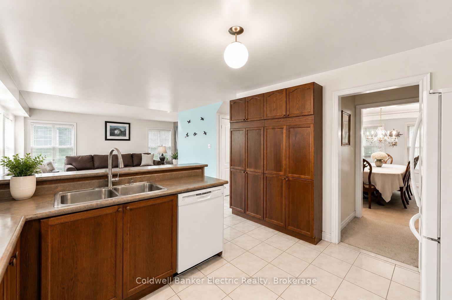 Photo 19 of 69 Downey Drive, Whitby, Brooklin — HOMEH
