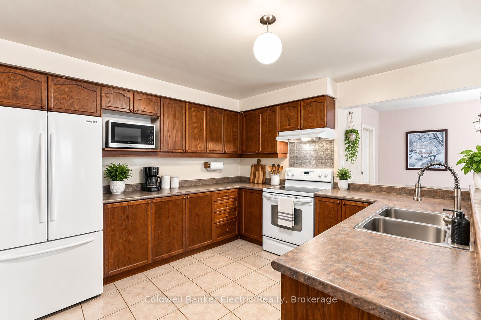 Photo 20 of 69 Downey Drive, Whitby, Brooklin — HOMEH