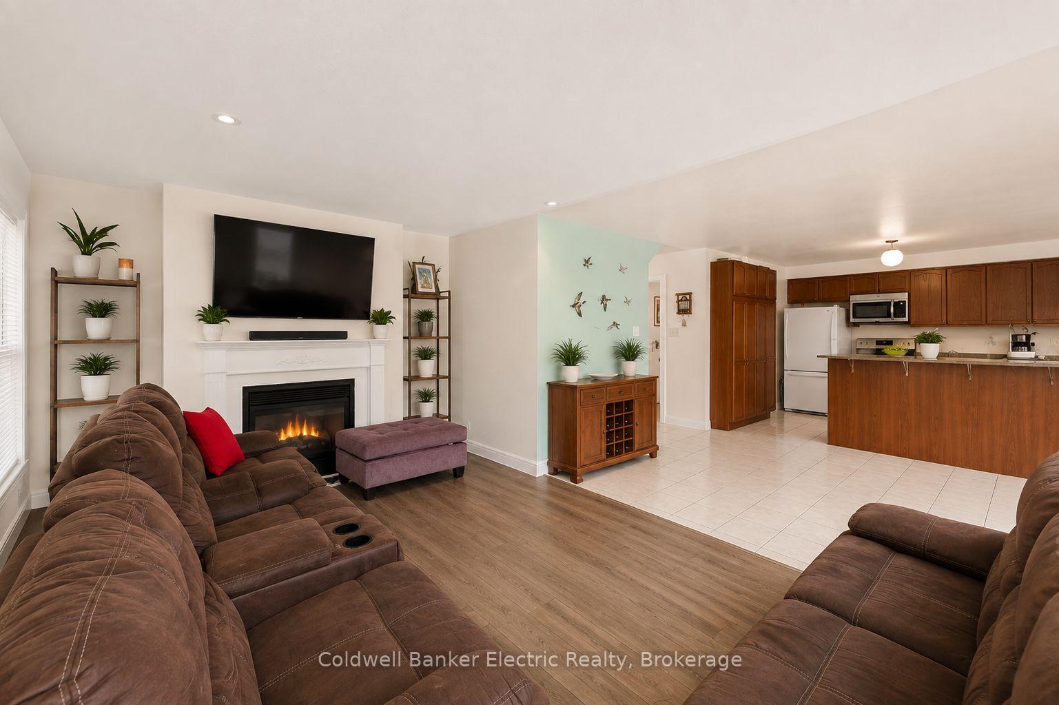 Photo 23 of 69 Downey Drive, Whitby, Brooklin — HOMEH
