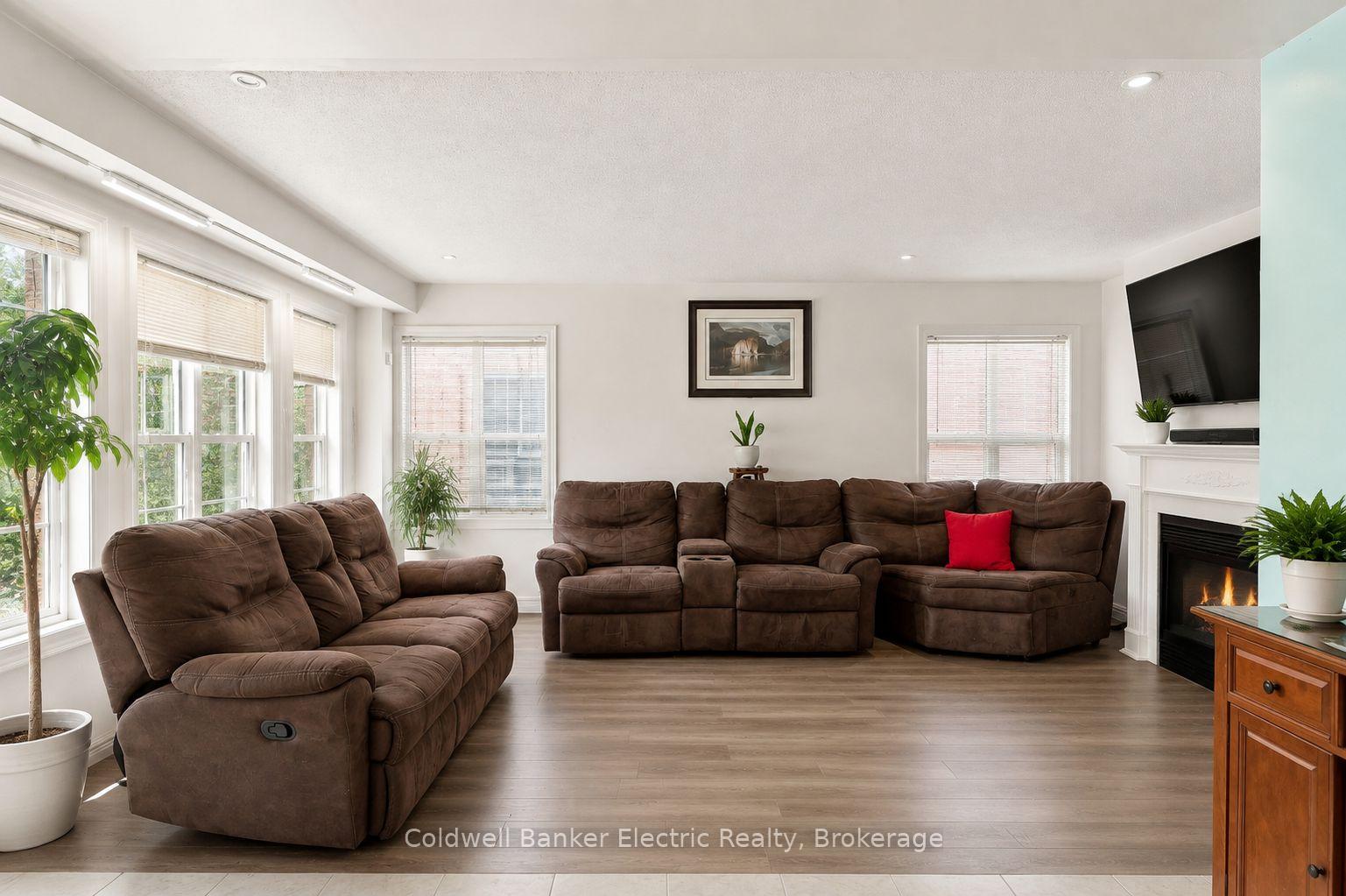Photo 25 of 69 Downey Drive, Whitby, Brooklin — HOMEH
