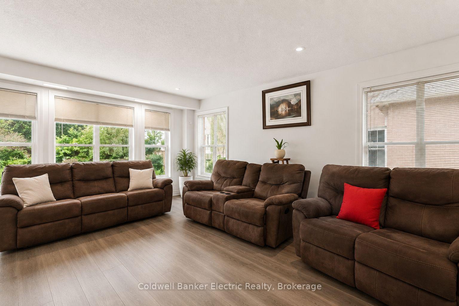 Photo 26 of 69 Downey Drive, Whitby, Brooklin — HOMEH