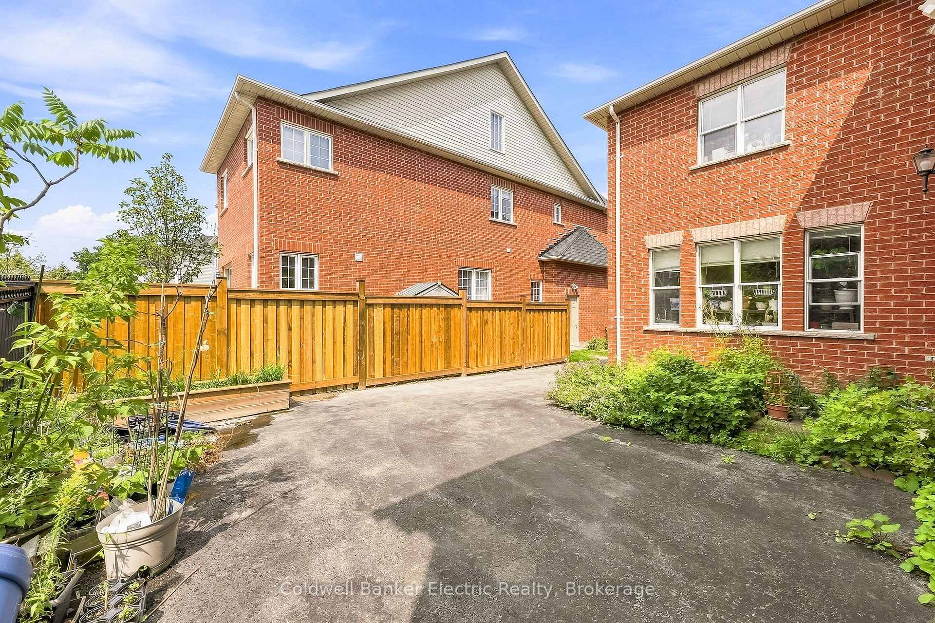 Photo 46 of 69 Downey Drive, Whitby, Brooklin — HOMEH