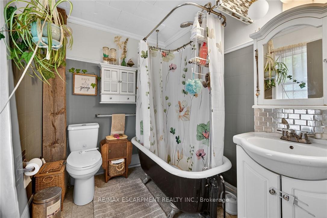 Photo 17 of Unit A&B, 18 King Street, Haldimand — HOMEH