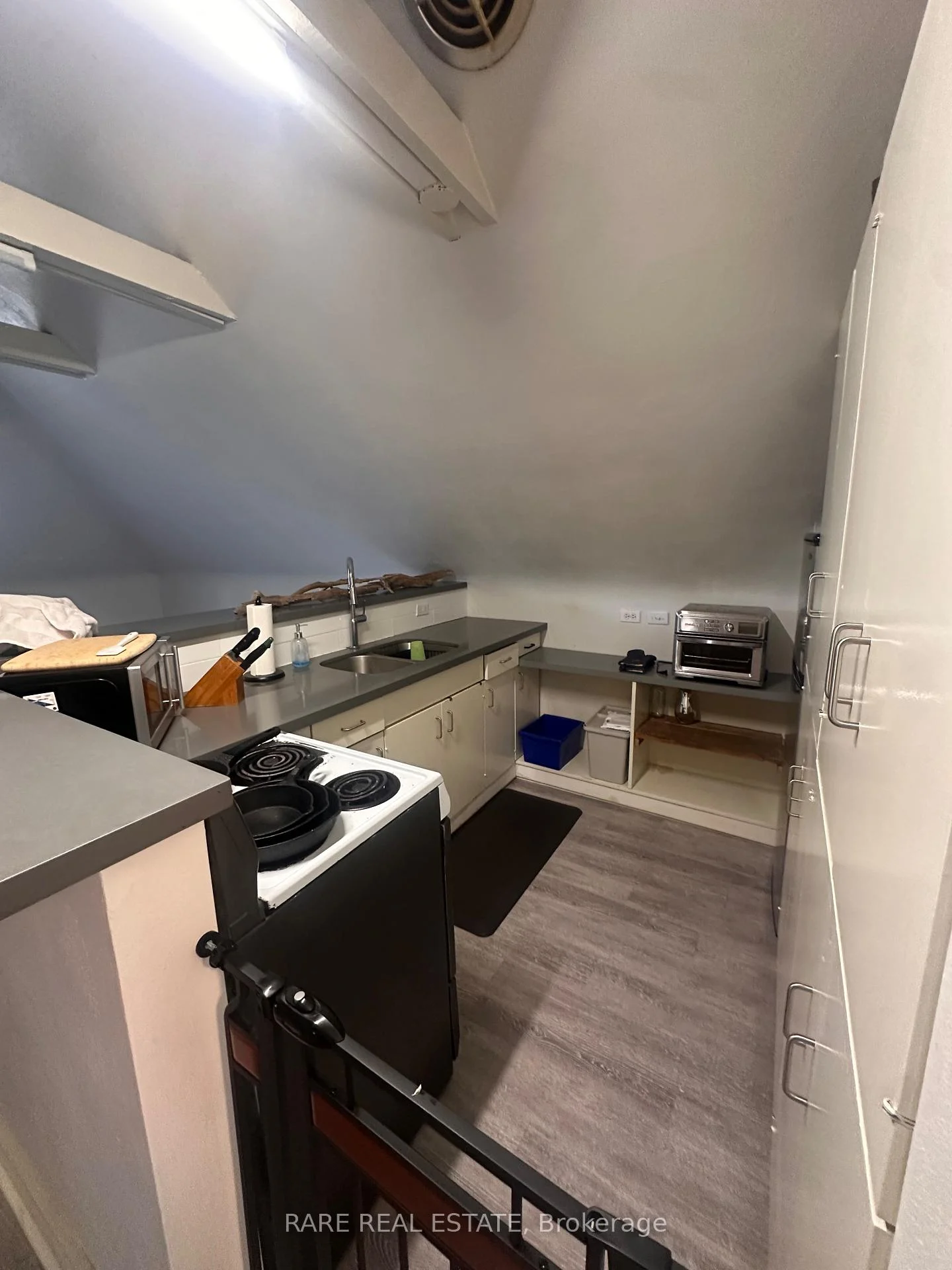 Photo 7 of Unit 3, 737 Avenue Road, Toronto, Yonge-St. Clair — HOMEH
