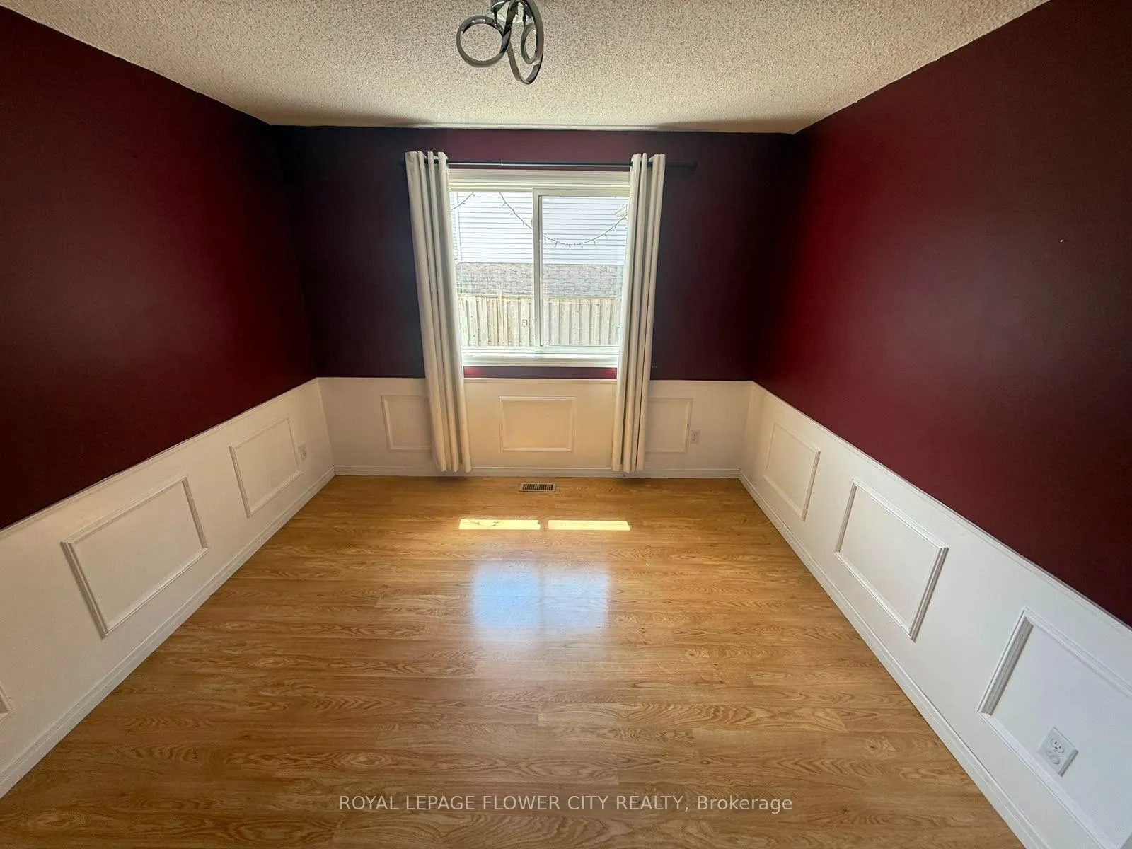Photo 7 of 5 Pinedale Crescent, Clarington, Courtice — HOMEH