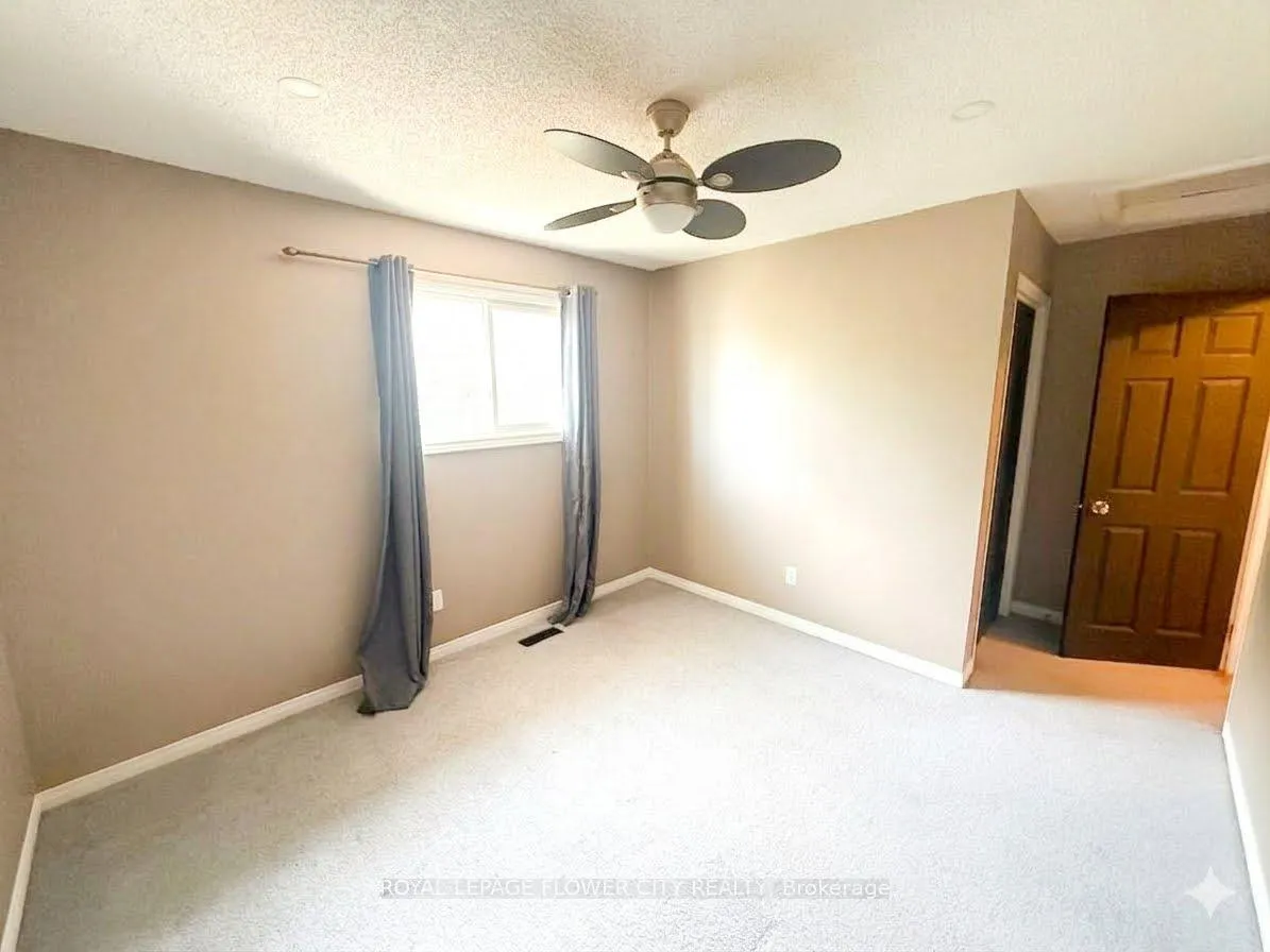 Photo 9 of 5 Pinedale Crescent, Clarington, Courtice — HOMEH