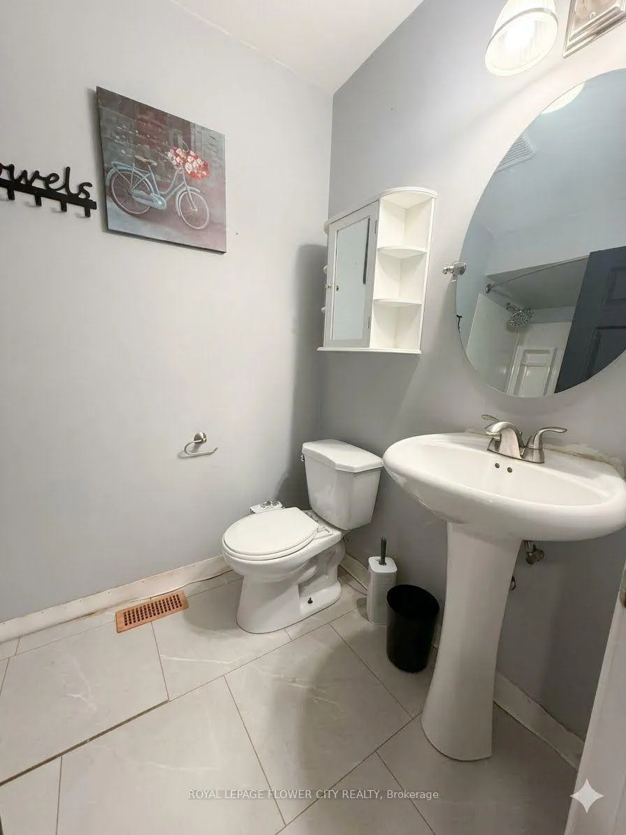 Photo 11 of 5 Pinedale Crescent, Clarington, Courtice — HOMEH