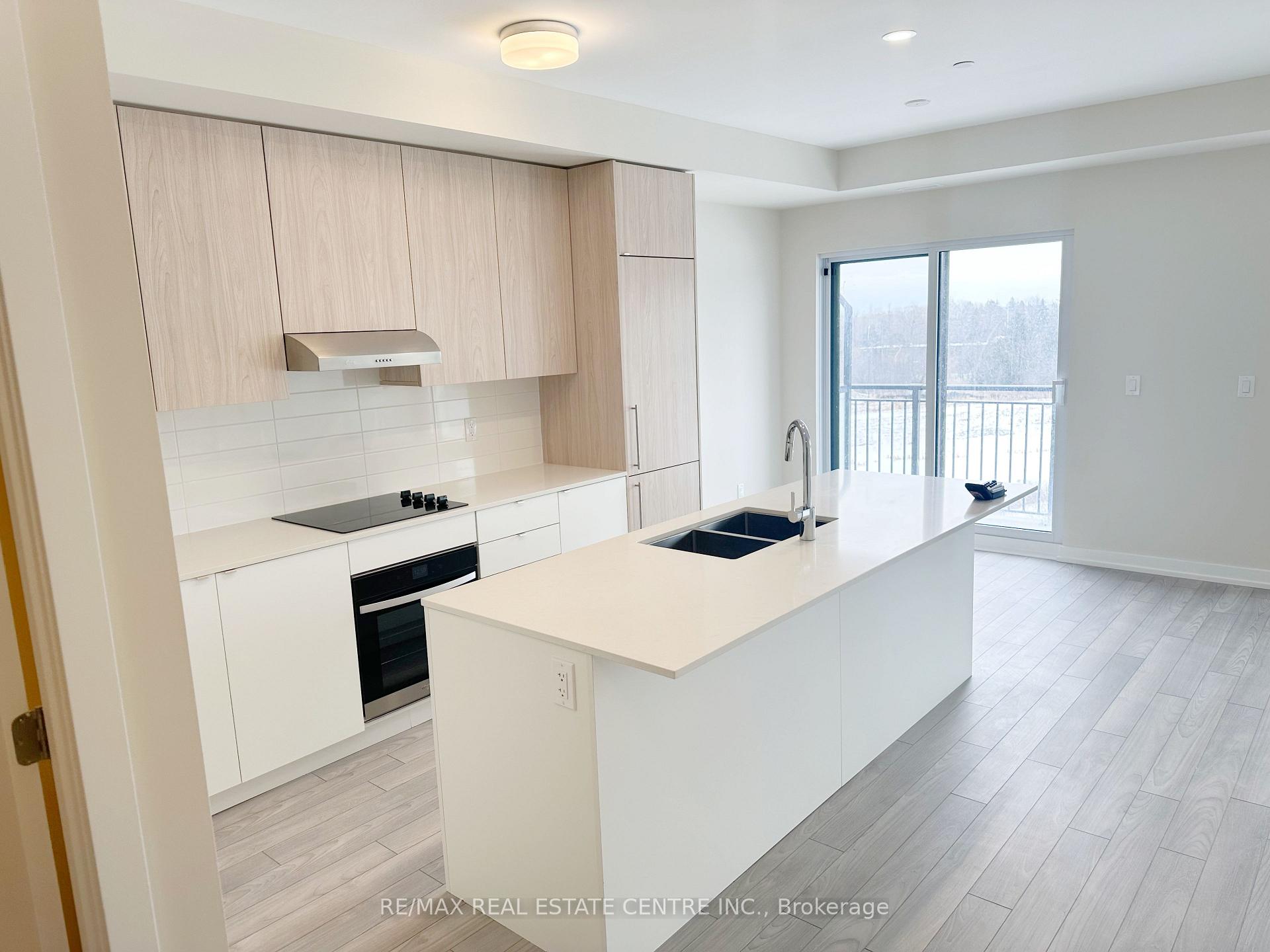Photo 3 of Unit 307, 9 Walder Lane, Richmond Hill, Rural Richmond Hill — HOMEH