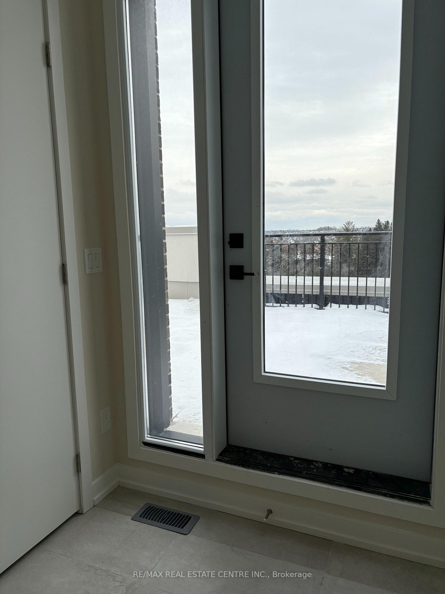 Photo 10 of Unit 307, 9 Walder Lane, Richmond Hill, Rural Richmond Hill — HOMEH