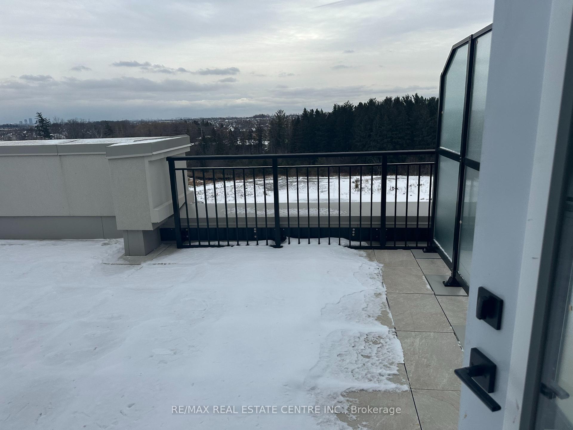 Photo 11 of Unit 307, 9 Walder Lane, Richmond Hill, Rural Richmond Hill — HOMEH