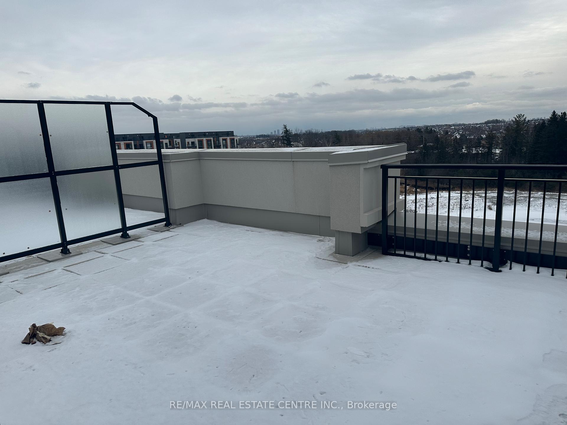 Photo 12 of Unit 307, 9 Walder Lane, Richmond Hill, Rural Richmond Hill — HOMEH