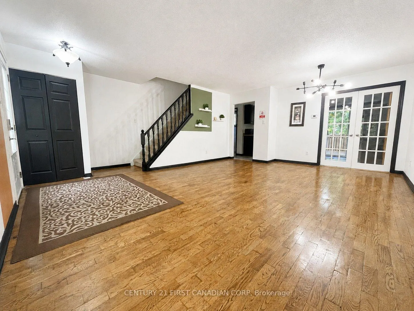 Photo 2 of 124 Ardsley Crescent, London, North I — HOMEH
