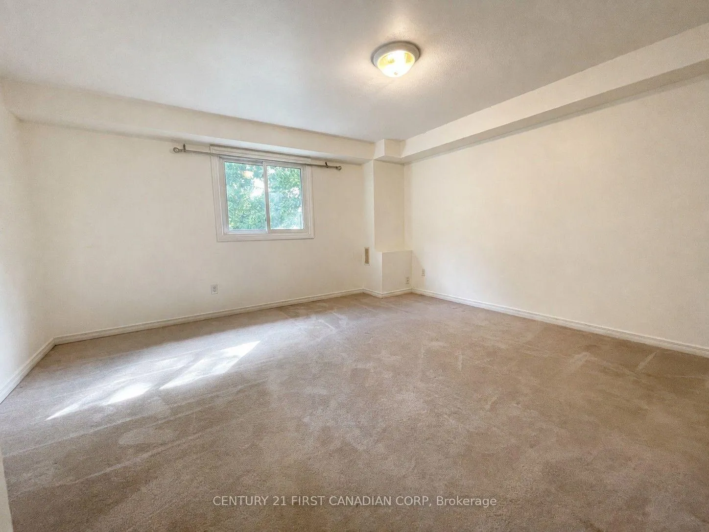 Photo 6 of 124 Ardsley Crescent, London, North I — HOMEH