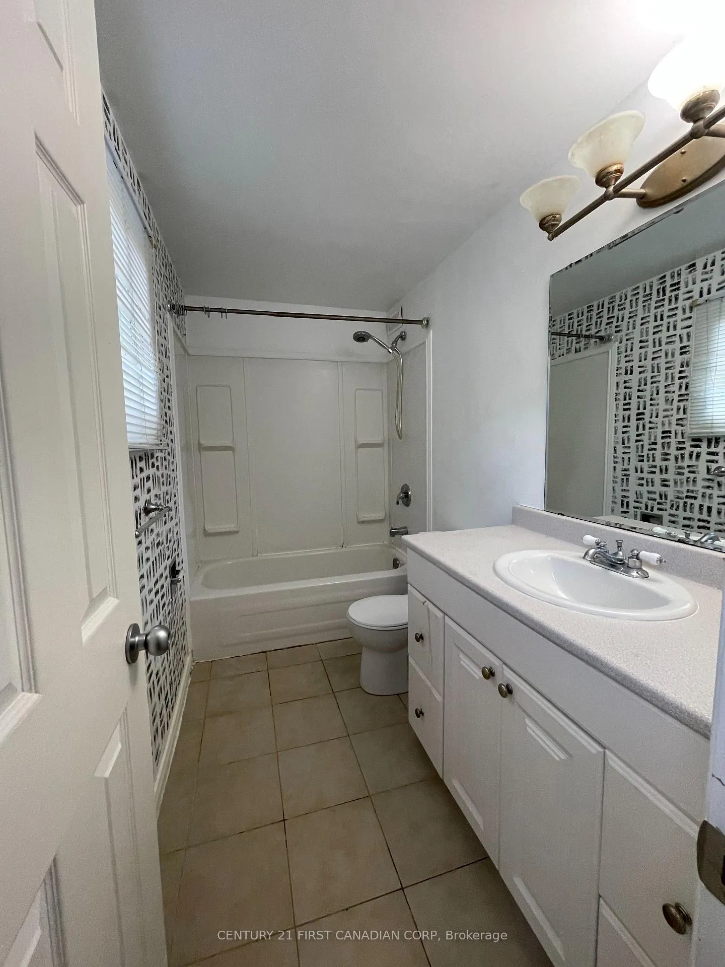 Photo 9 of 124 Ardsley Crescent, London, North I — HOMEH