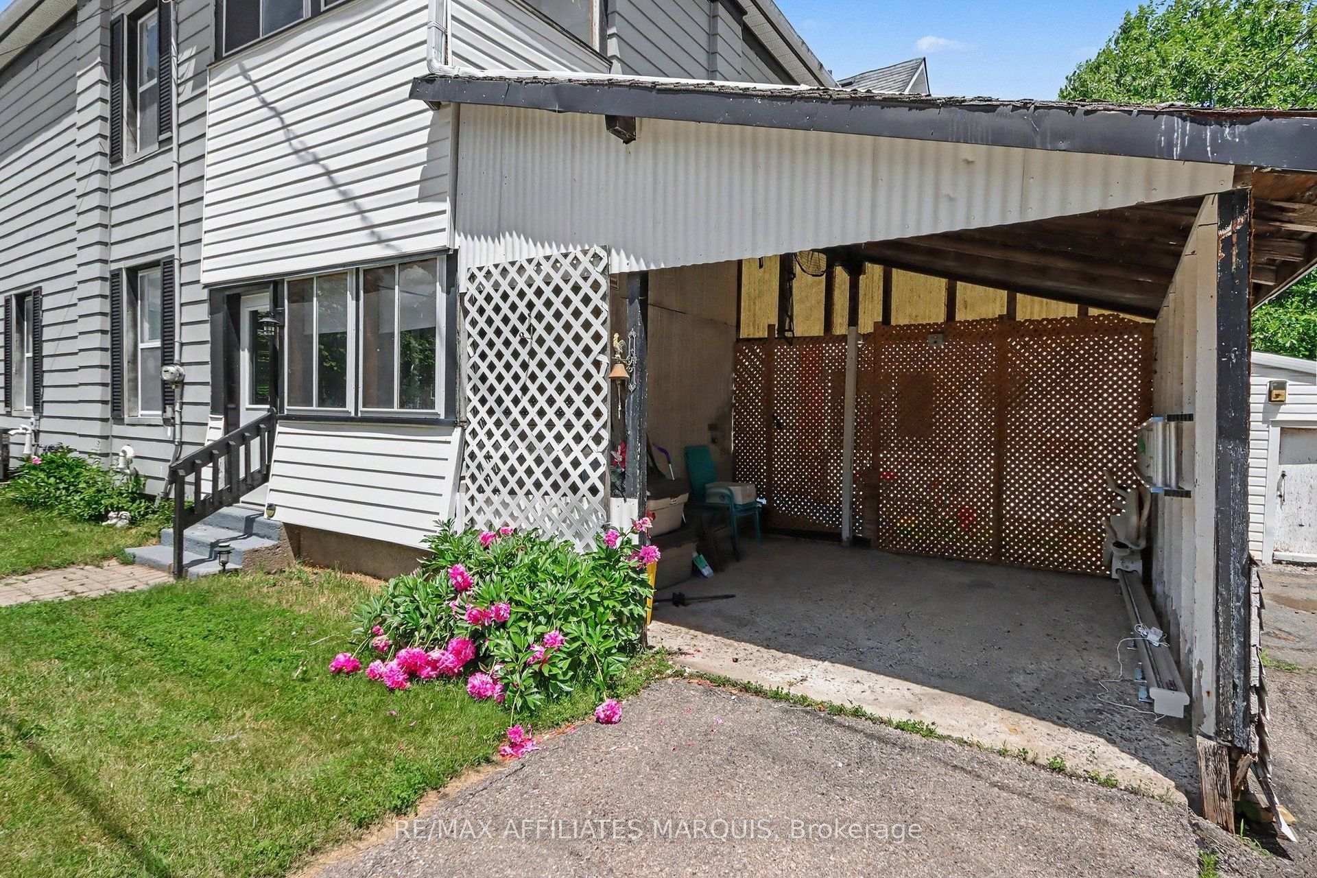 Photo 2 of 77 Russell Street E, Smiths Falls, Smiths Falls — HOMEH