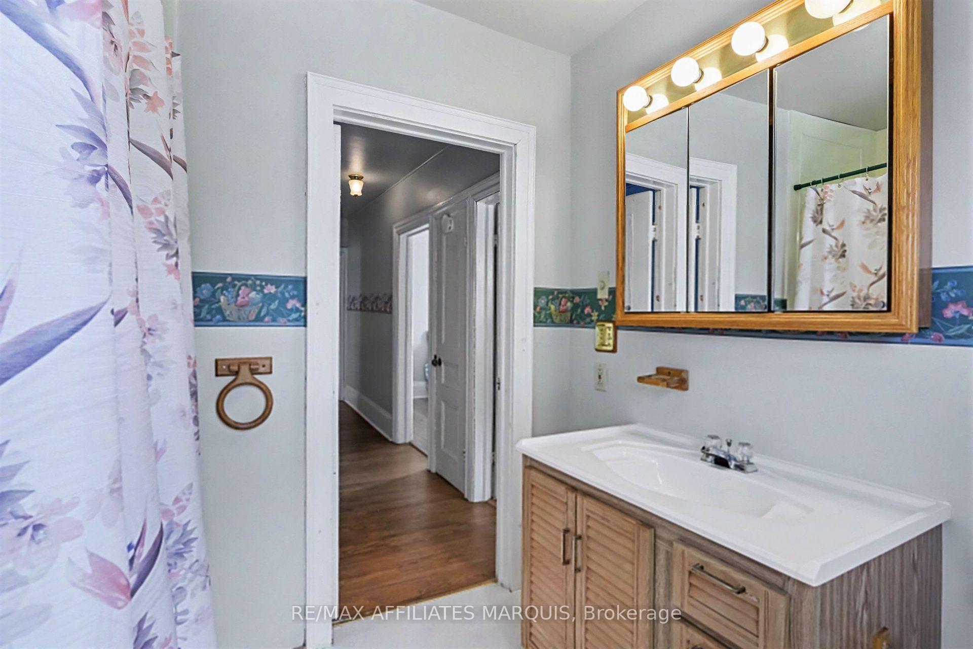Photo 5 of 77 Russell Street E, Smiths Falls, Smiths Falls — HOMEH