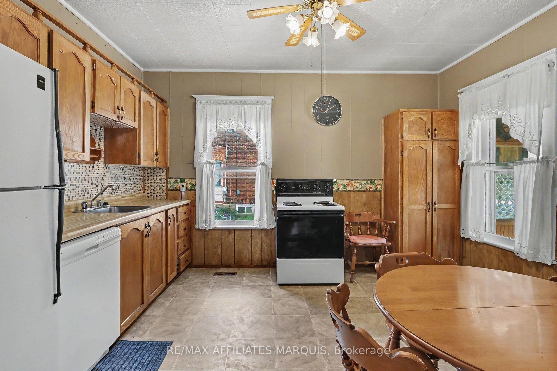 Photo 11 of 77 Russell Street E, Smiths Falls, Smiths Falls — HOMEH