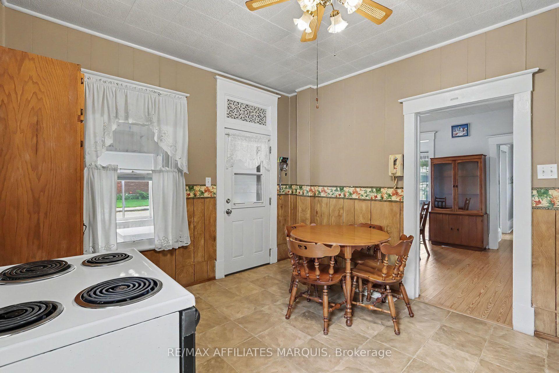 Photo 13 of 77 Russell Street E, Smiths Falls, Smiths Falls — HOMEH