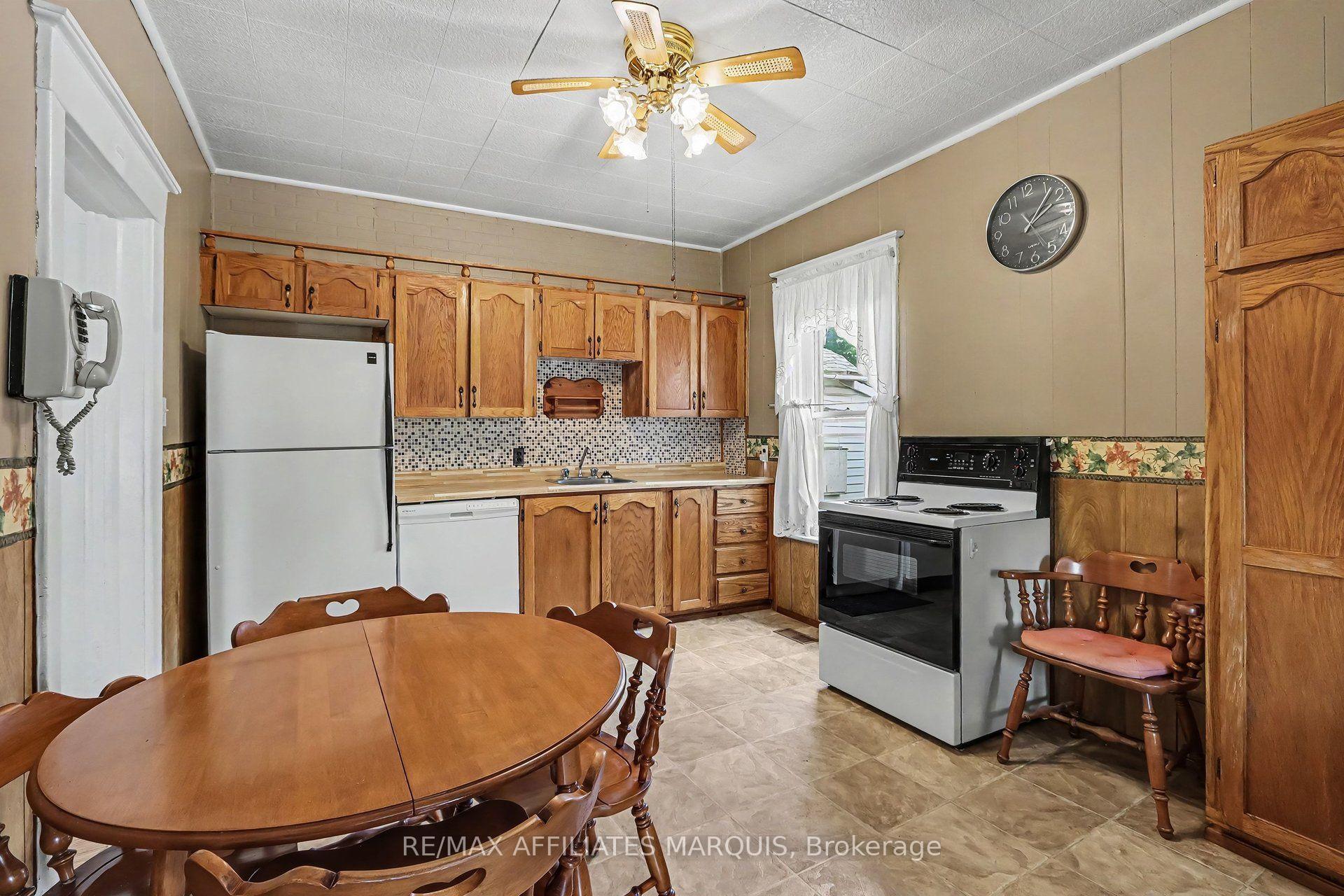 Photo 14 of 77 Russell Street E, Smiths Falls, Smiths Falls — HOMEH