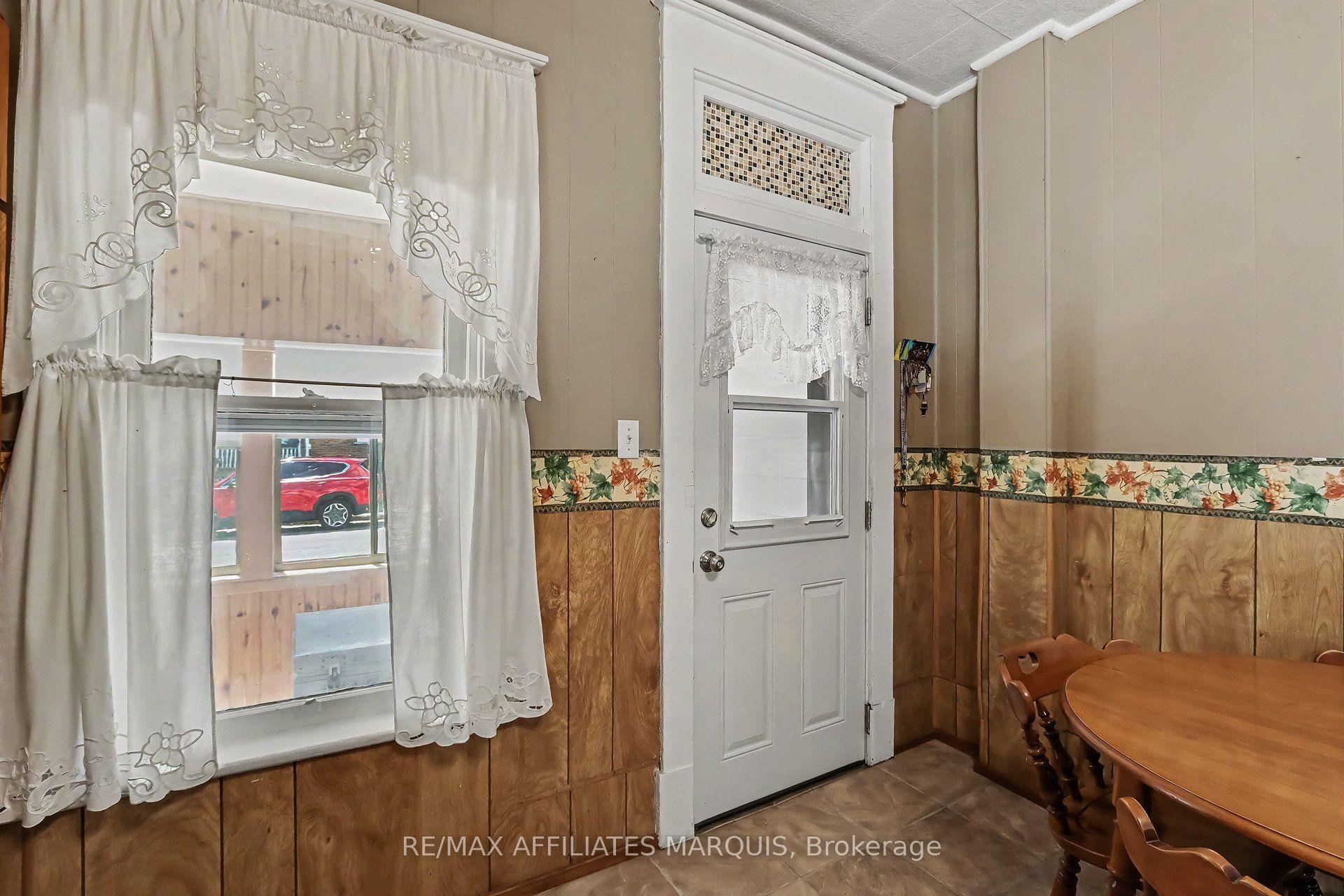 Photo 15 of 77 Russell Street E, Smiths Falls, Smiths Falls — HOMEH