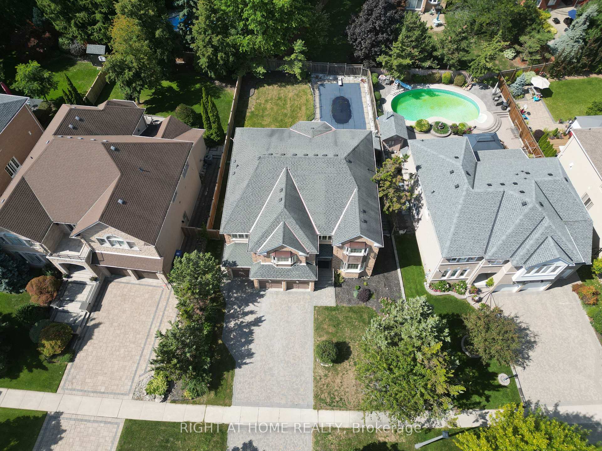 Front of 2427 Erin Centre Boulevard