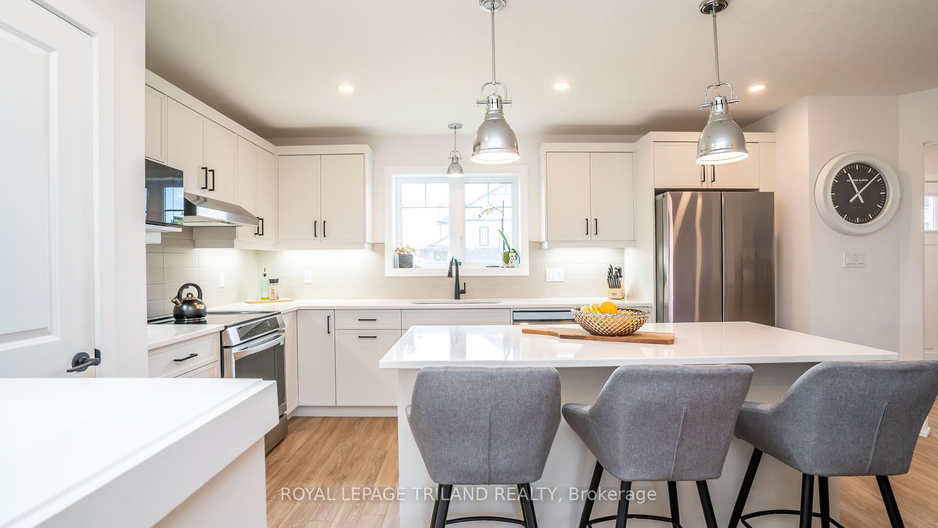 Photo 7 of 138 Renaissance Drive, St. Thomas — HOMEH