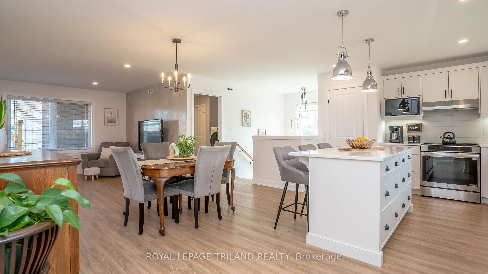 Photo 10 of 138 Renaissance Drive, St. Thomas — HOMEH