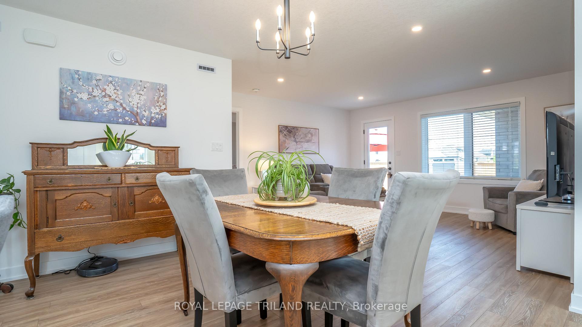 Photo 11 of 138 Renaissance Drive, St. Thomas — HOMEH