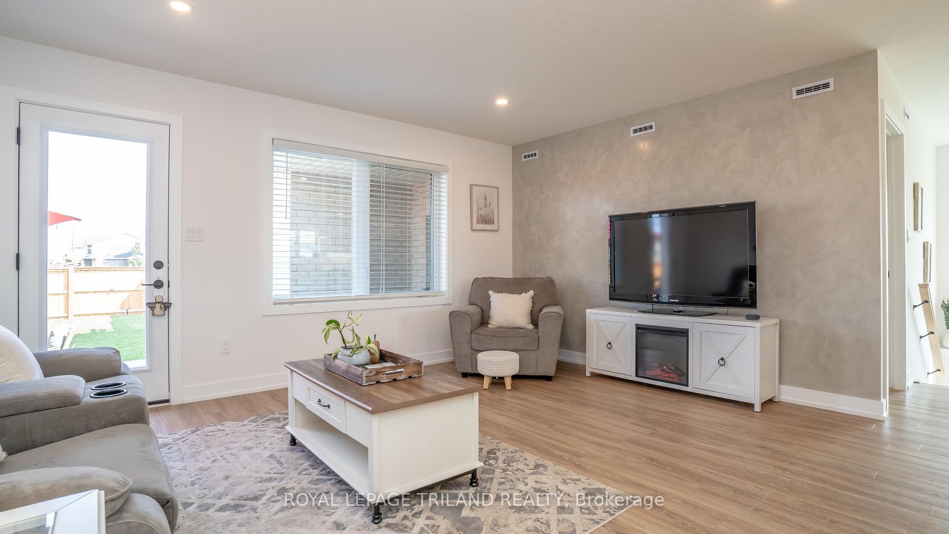 Photo 13 of 138 Renaissance Drive, St. Thomas — HOMEH