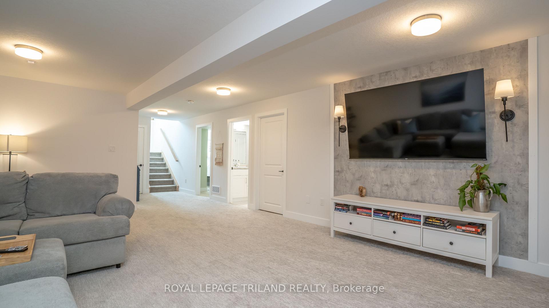 Photo 24 of 138 Renaissance Drive, St. Thomas — HOMEH