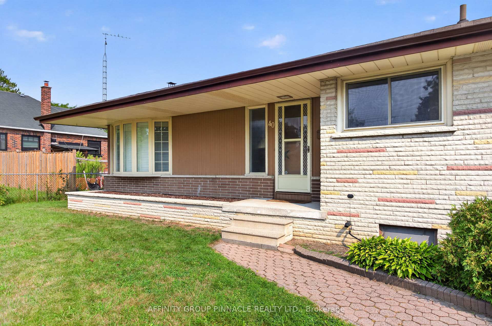 Photo 3 of 40 Switzer Drive, Oshawa, Centennial — HOMEH