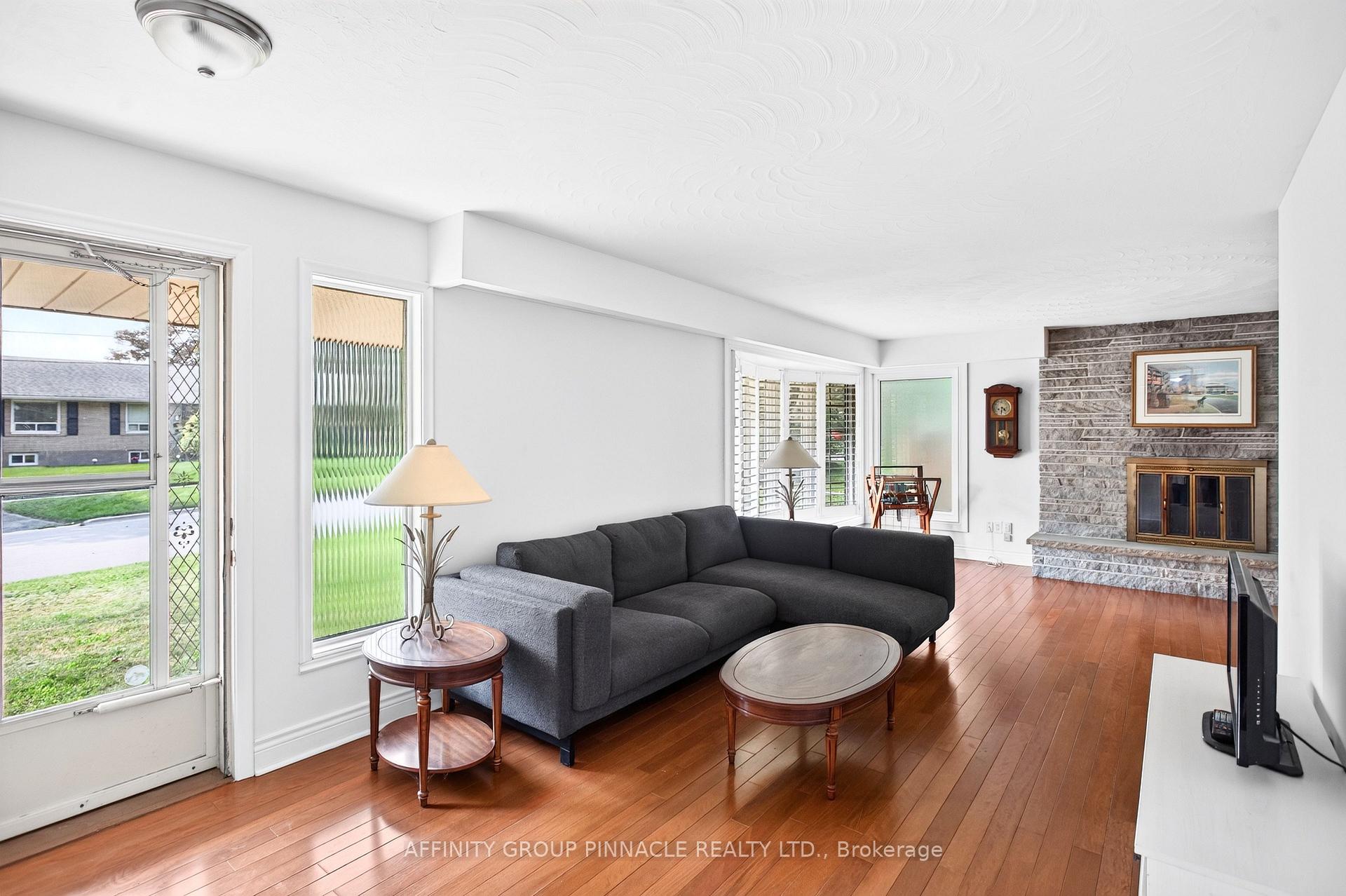Photo 5 of 40 Switzer Drive, Oshawa, Centennial — HOMEH