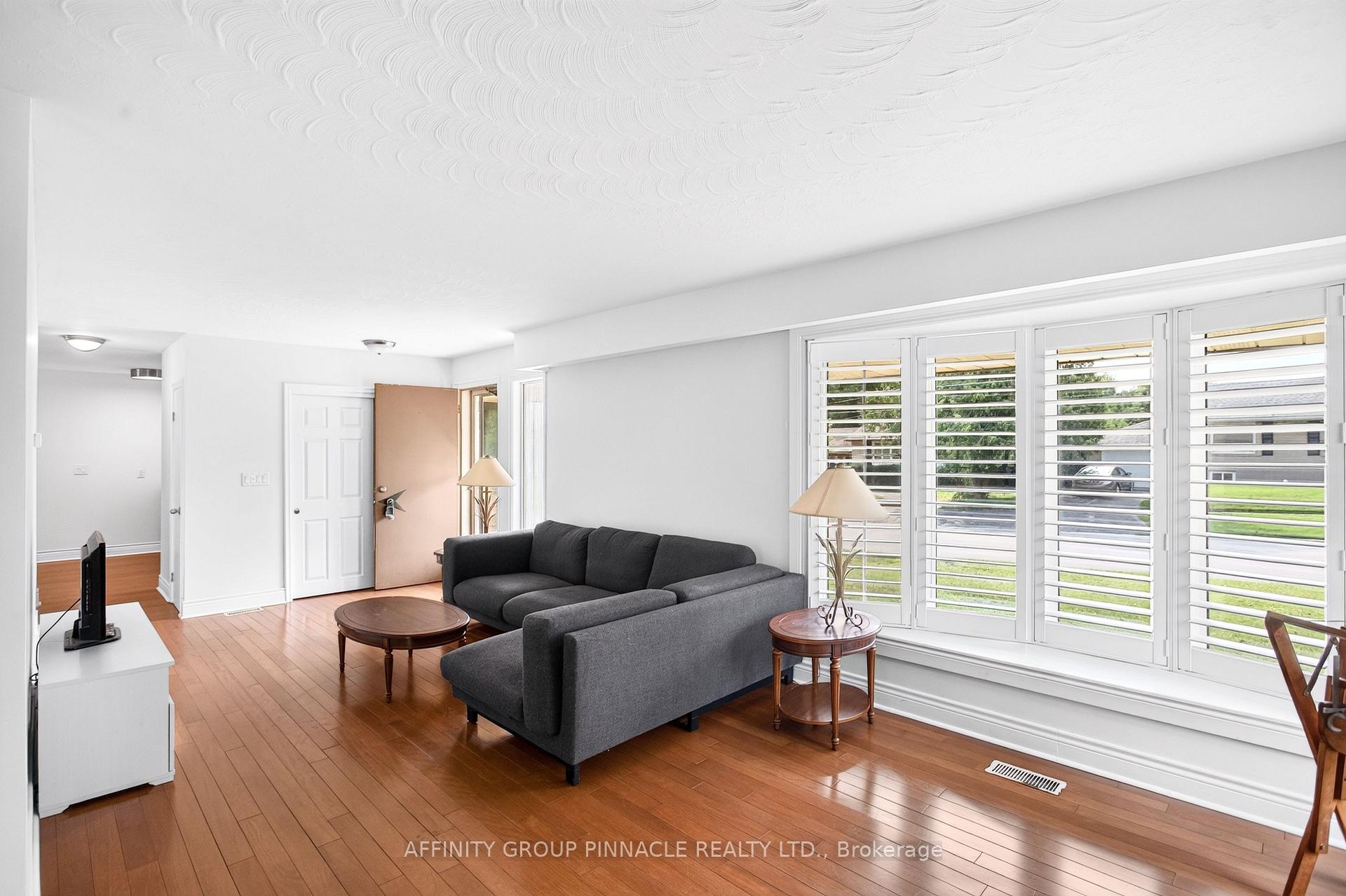 Photo 6 of 40 Switzer Drive, Oshawa, Centennial — HOMEH