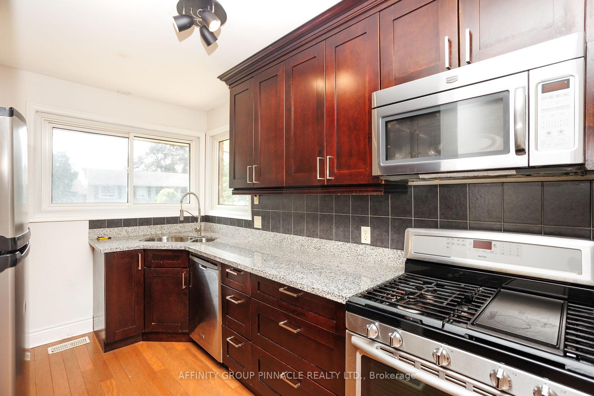 Photo 13 of 40 Switzer Drive, Oshawa, Centennial — HOMEH