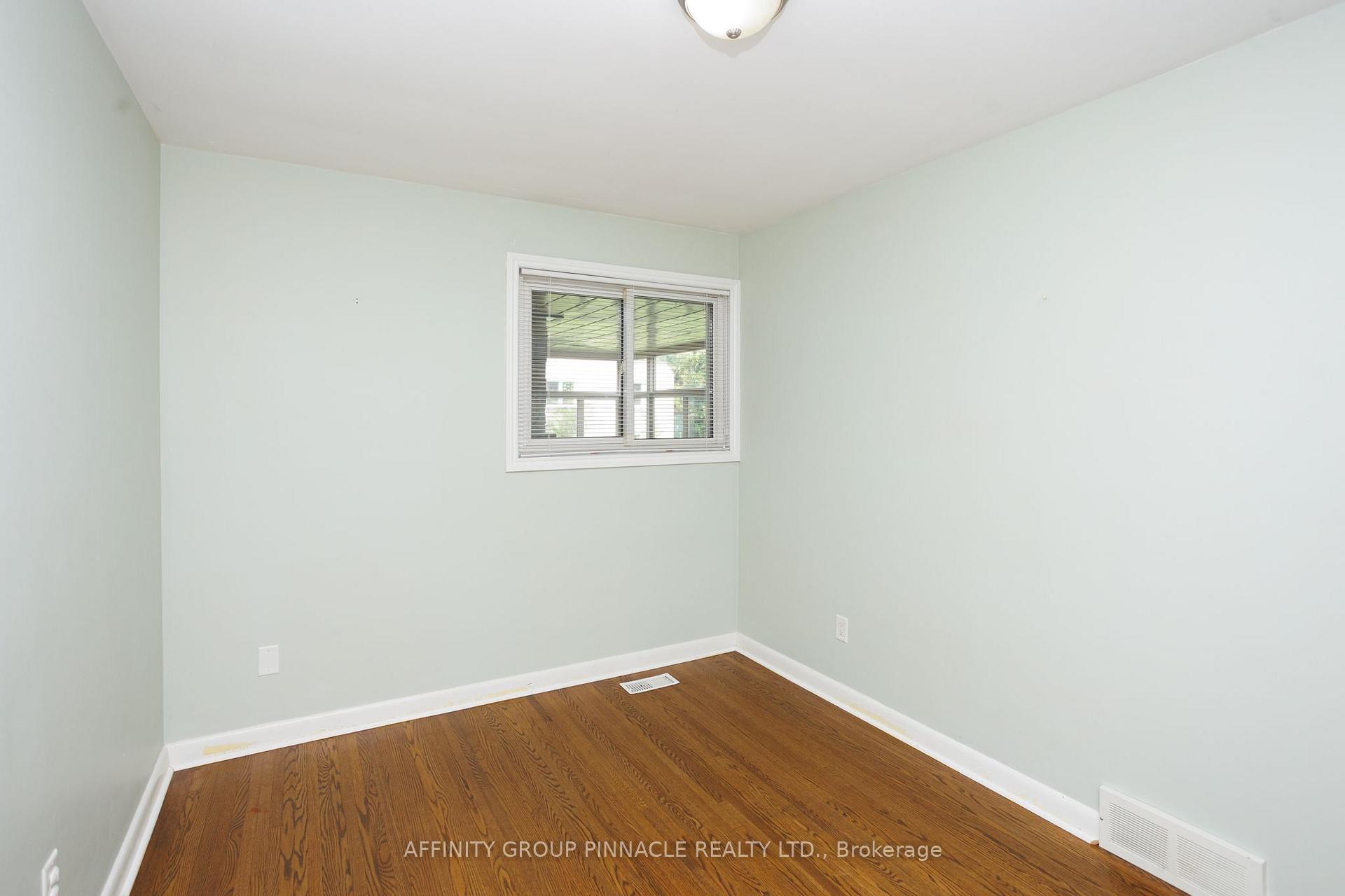 Photo 17 of 40 Switzer Drive, Oshawa, Centennial — HOMEH
