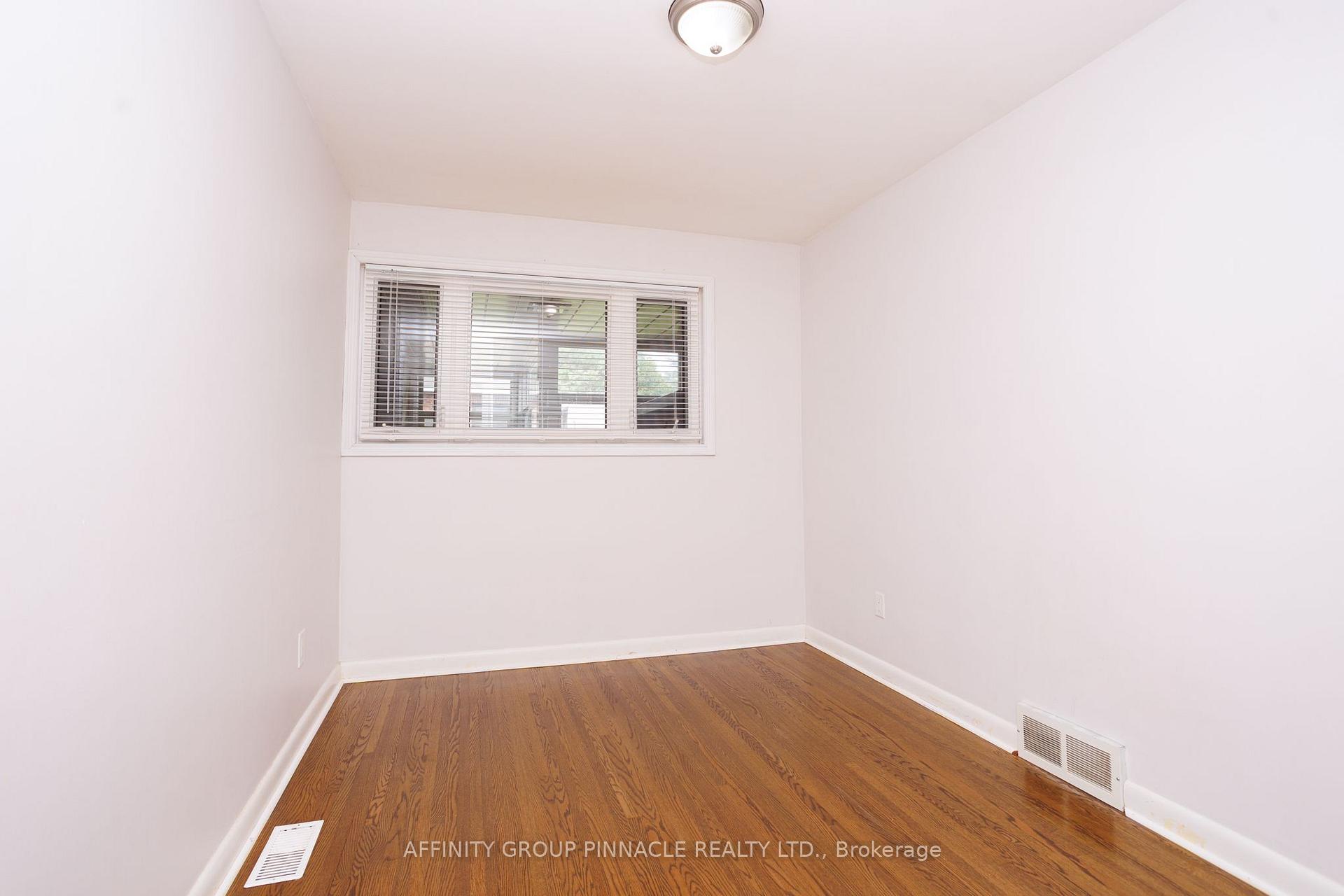 Photo 19 of 40 Switzer Drive, Oshawa, Centennial — HOMEH