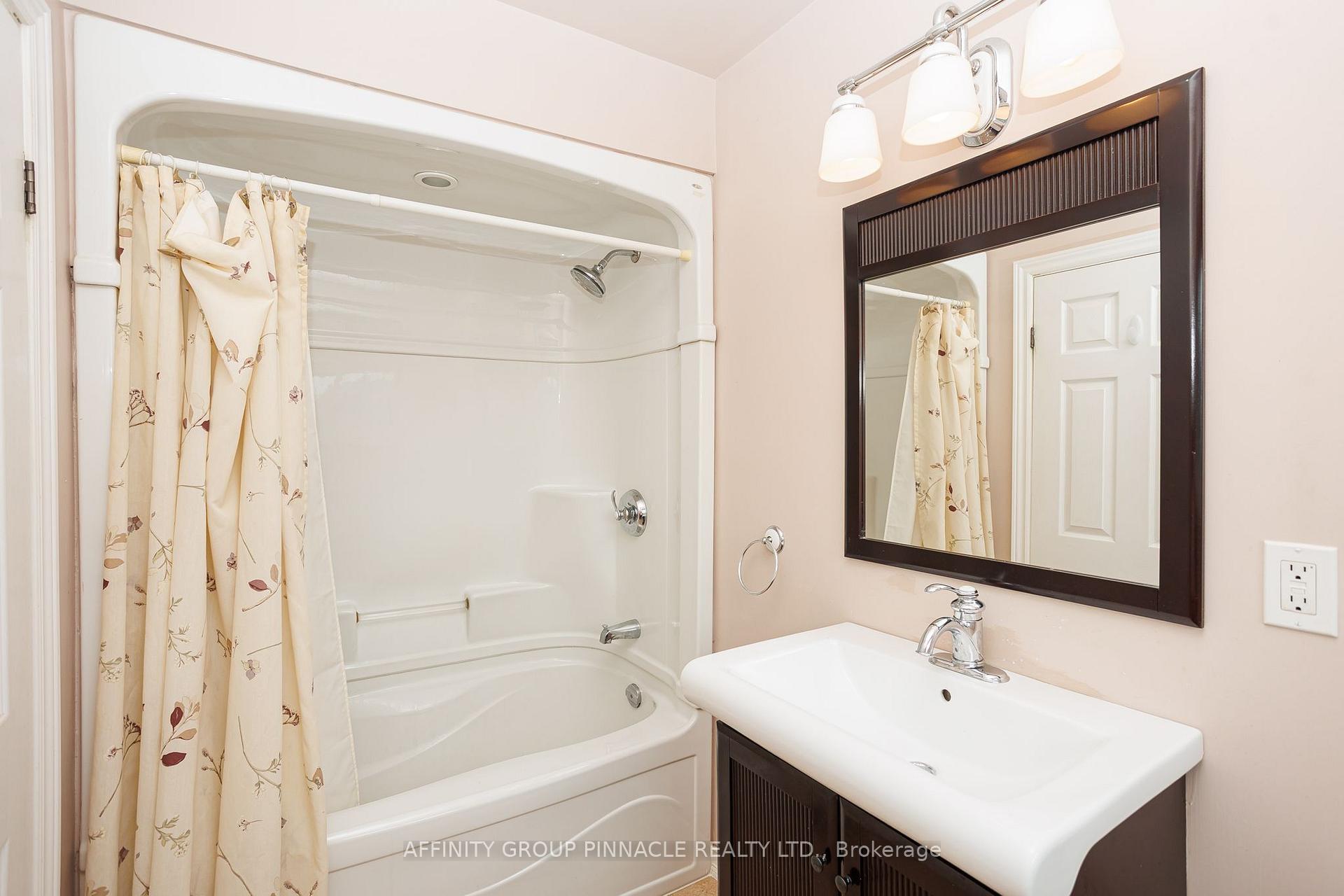 Photo 21 of 40 Switzer Drive, Oshawa, Centennial — HOMEH