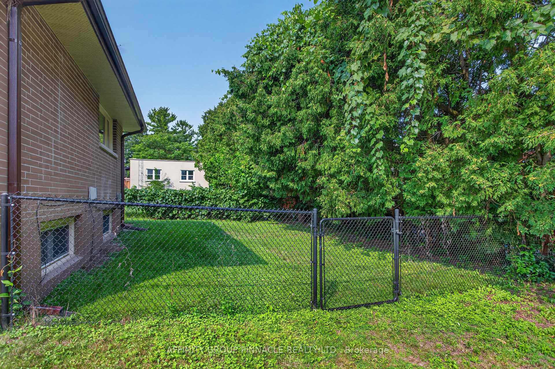 Photo 39 of 40 Switzer Drive, Oshawa, Centennial — HOMEH