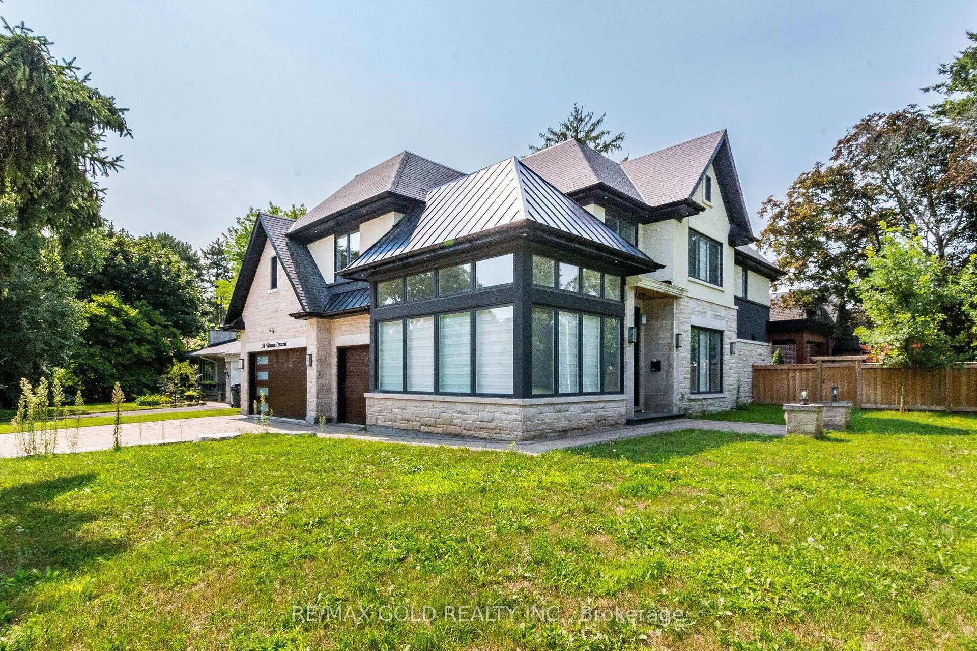 Photo 2 of 550 Vanessa Crescent, Mississauga, Lorne Park — HOMEH