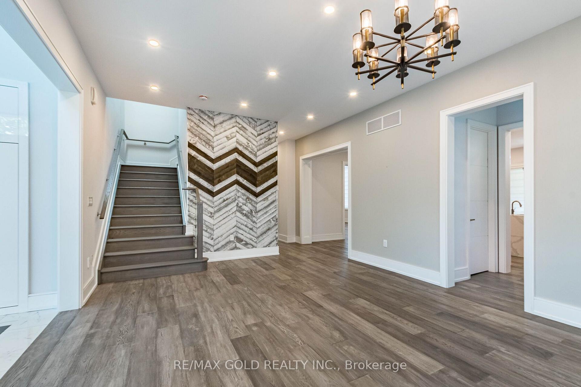 Photo 7 of 550 Vanessa Crescent, Mississauga, Lorne Park — HOMEH