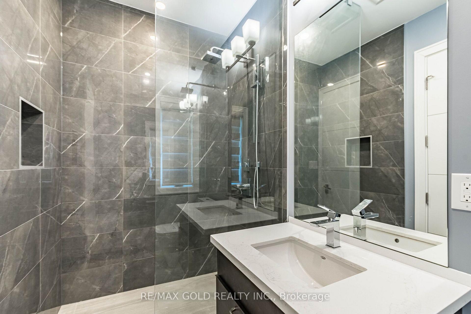 Photo 23 of 550 Vanessa Crescent, Mississauga, Lorne Park — HOMEH