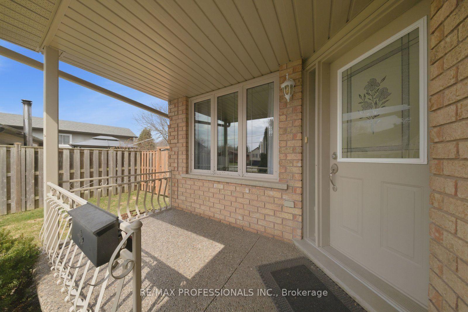 Photo 5 of 200 Morrison Drive, Haldimand — HOMEH