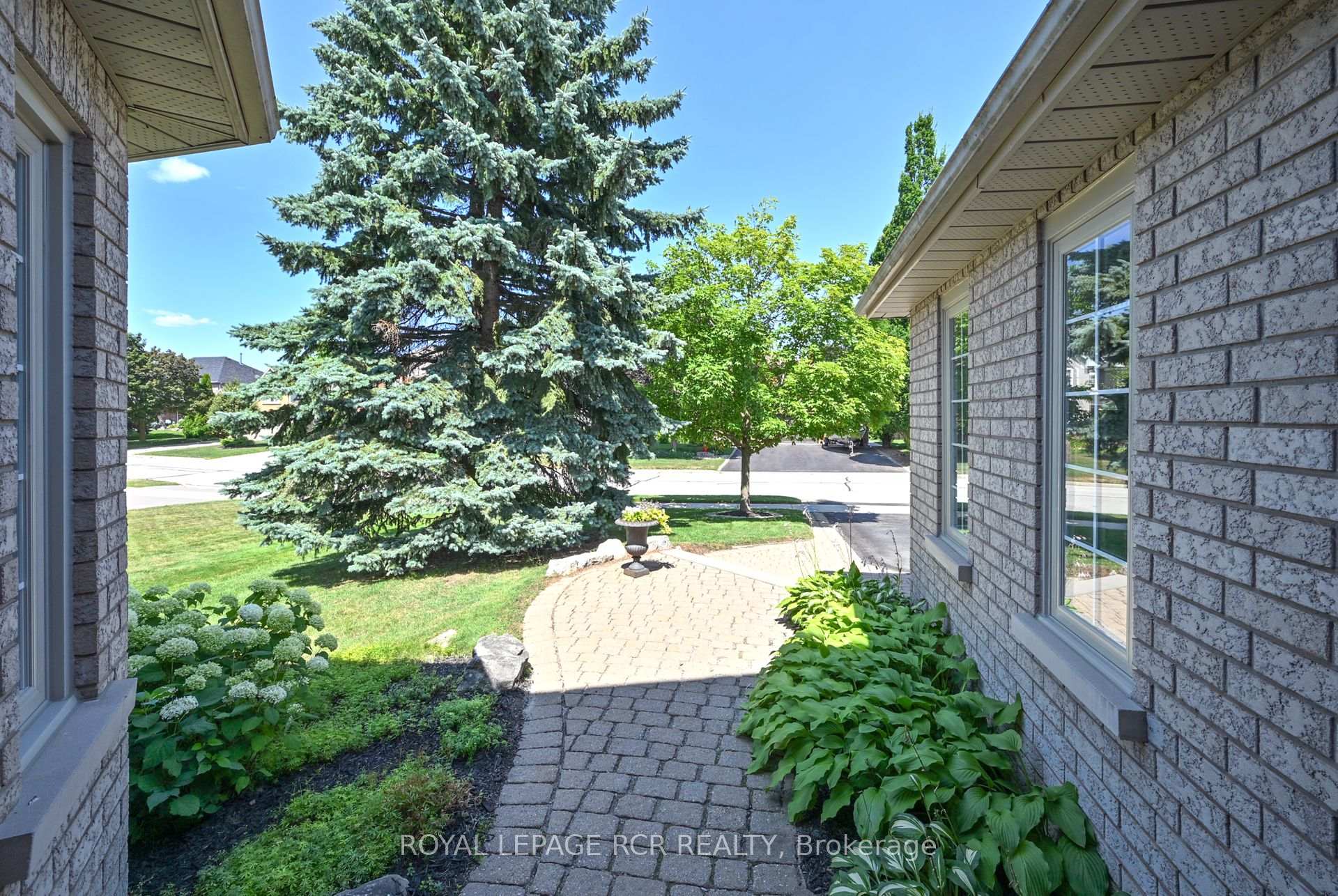 Photo 3 of 908 Schaeffer Outlook, Newmarket, Stonehaven-Wyndham — HOMEH