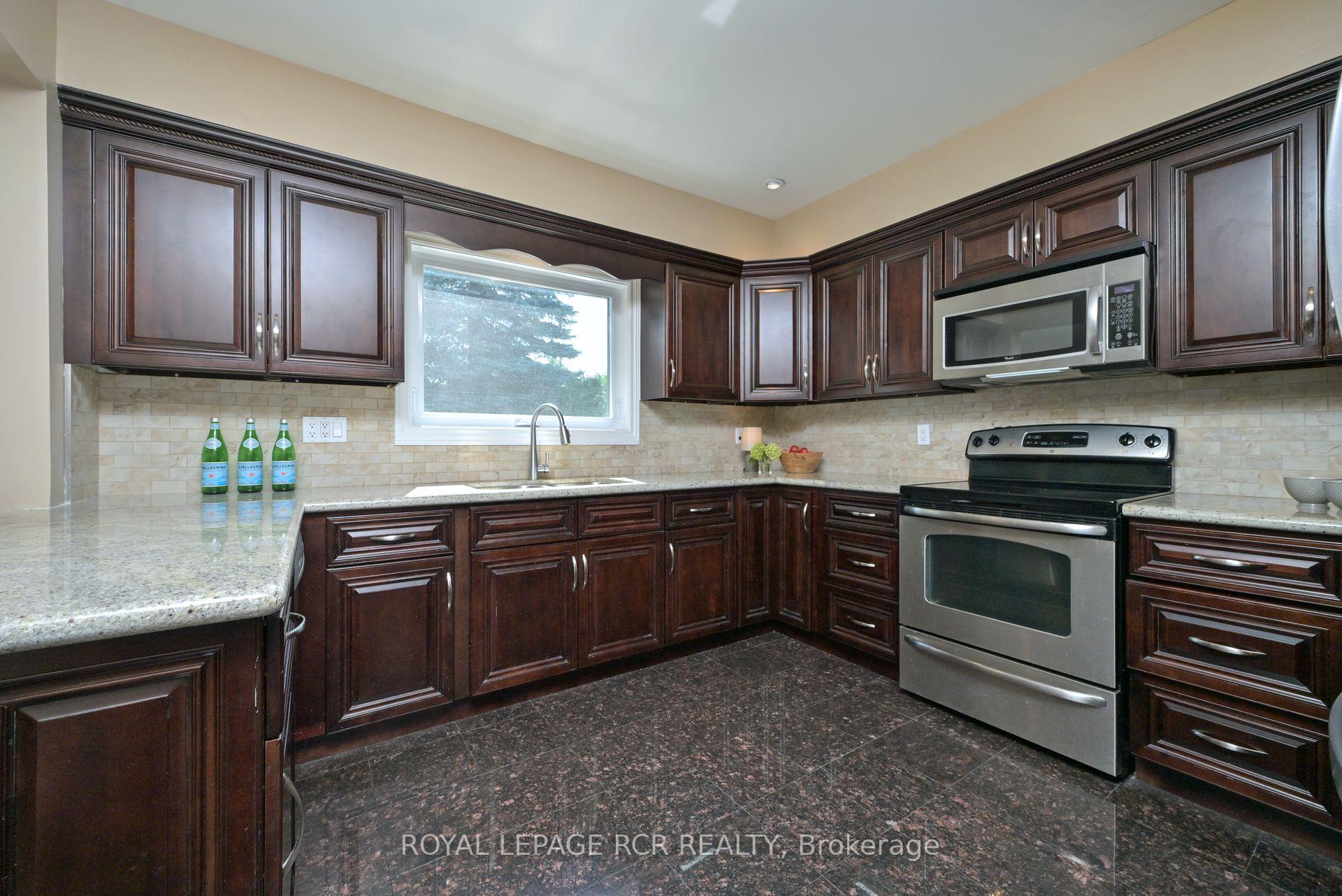 Photo 9 of 908 Schaeffer Outlook, Newmarket, Stonehaven-Wyndham — HOMEH