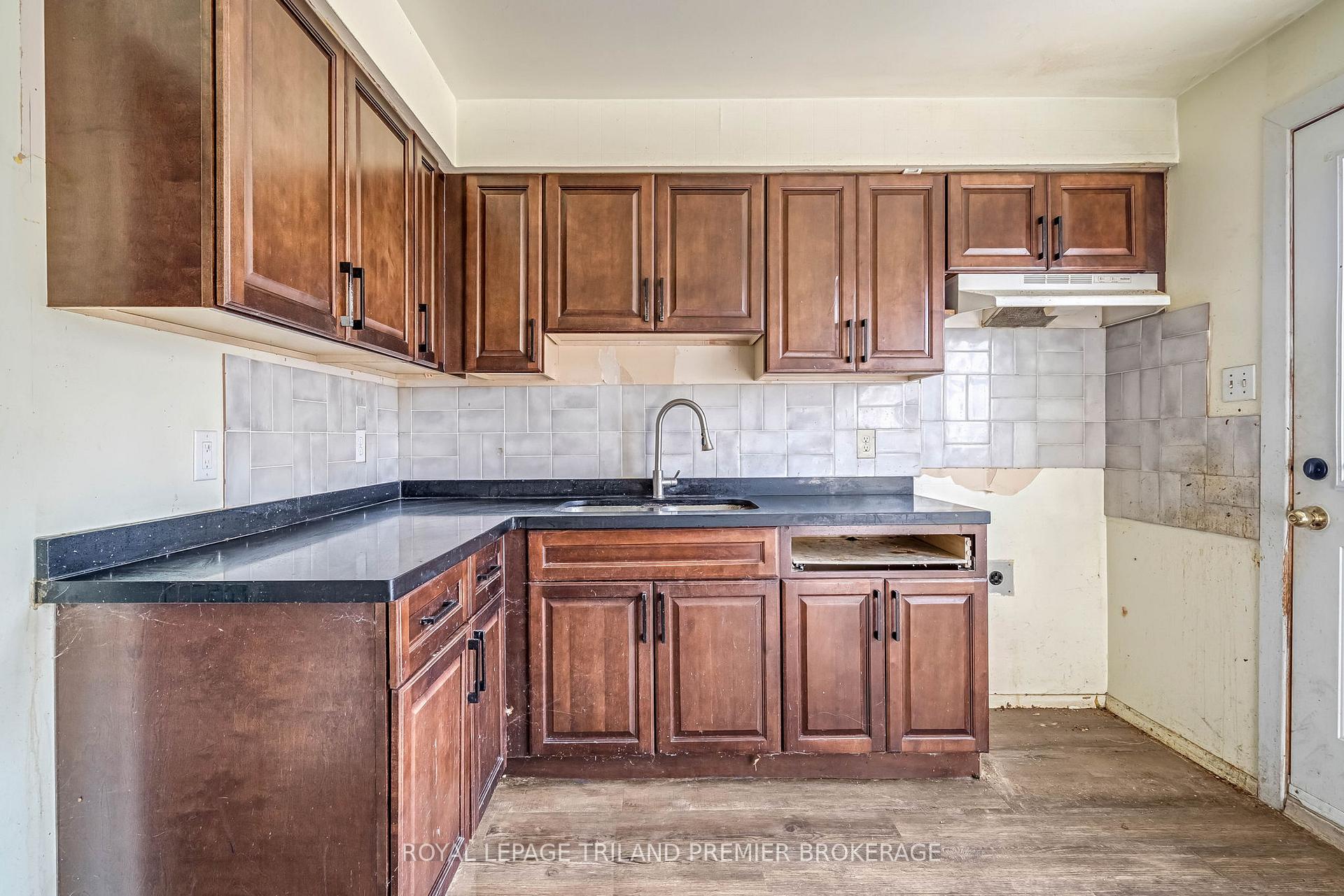 Photo 10 of Unit C, 101 Wellesley Crescent, London, East I — HOMEH